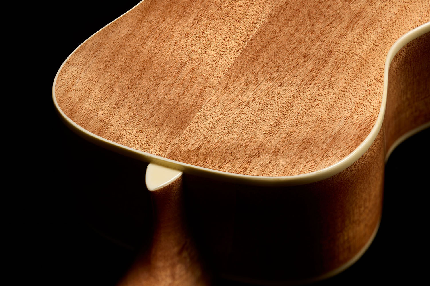 Close-up view of Córdoba 15C Mallorcan Pearl ukulele heel