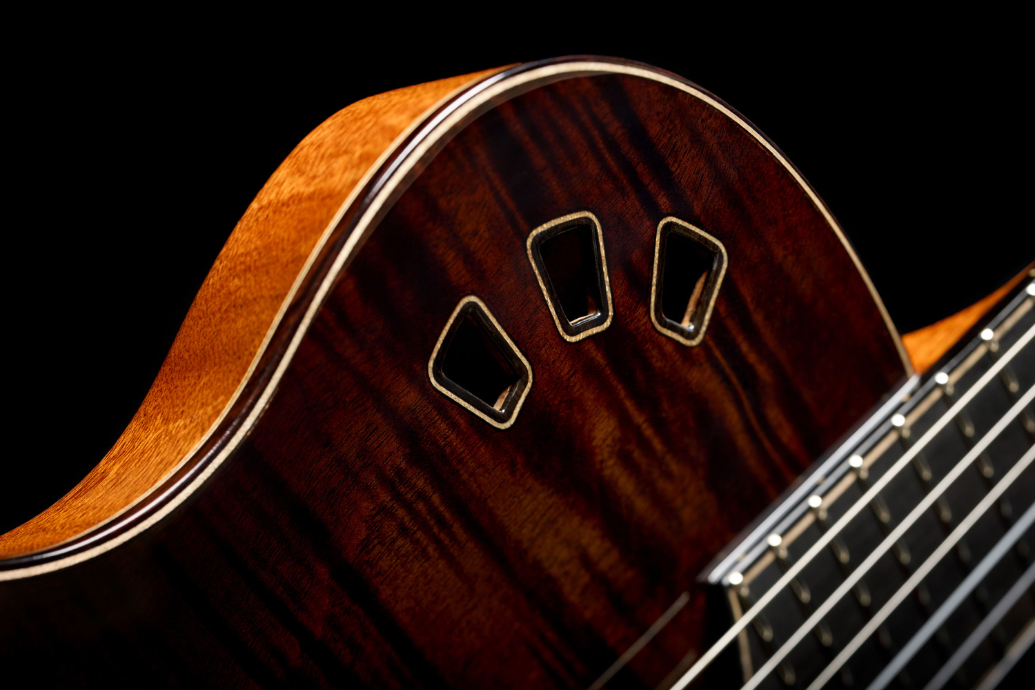 Close-up view of Stage Artist Habano Burst soundhole
