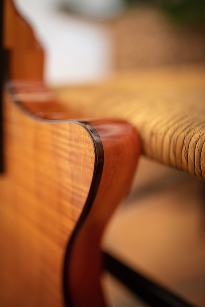 Close-up of Stage Natural Amber curved shoulder