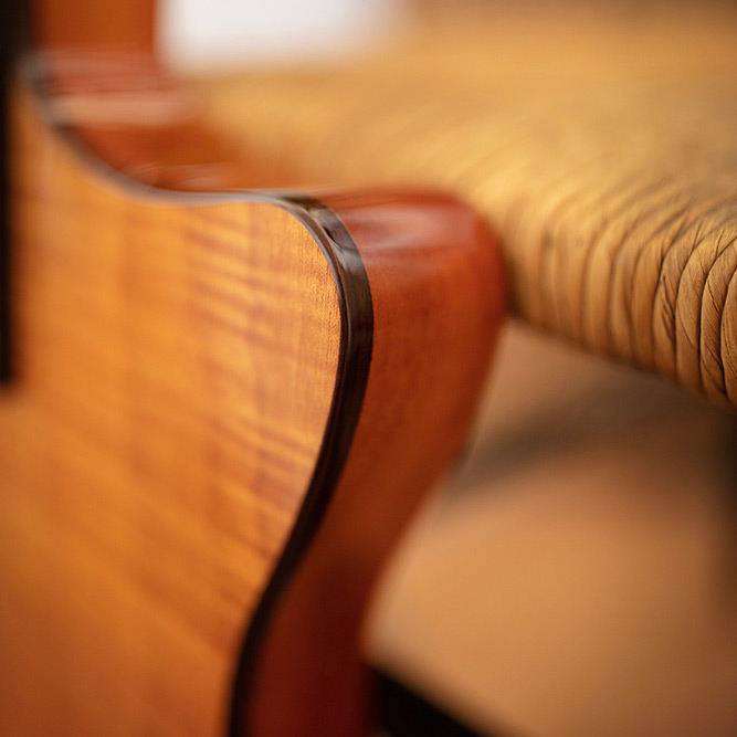 Close-up of Stage Natural Amber curved shoulder thumb