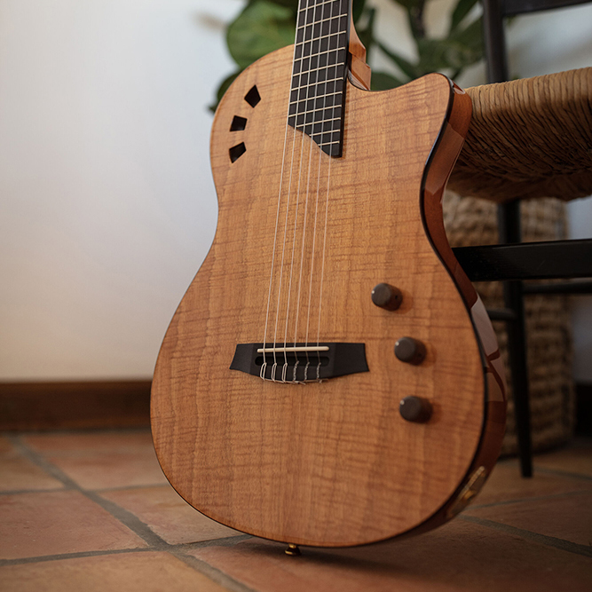 View of Stage Natural Amber body thumb