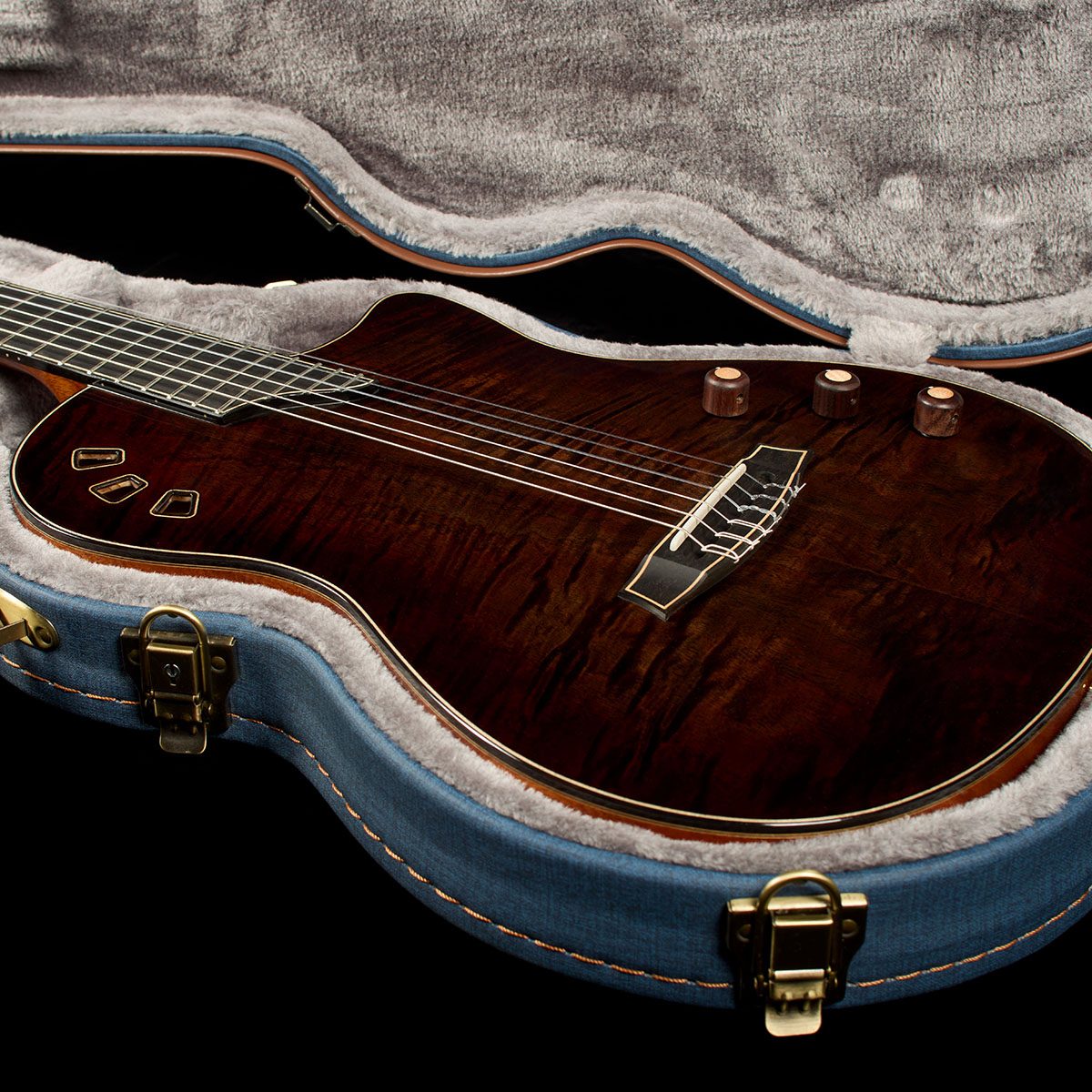 Stage Artist Habano Burst laying in the Stage hardshell case