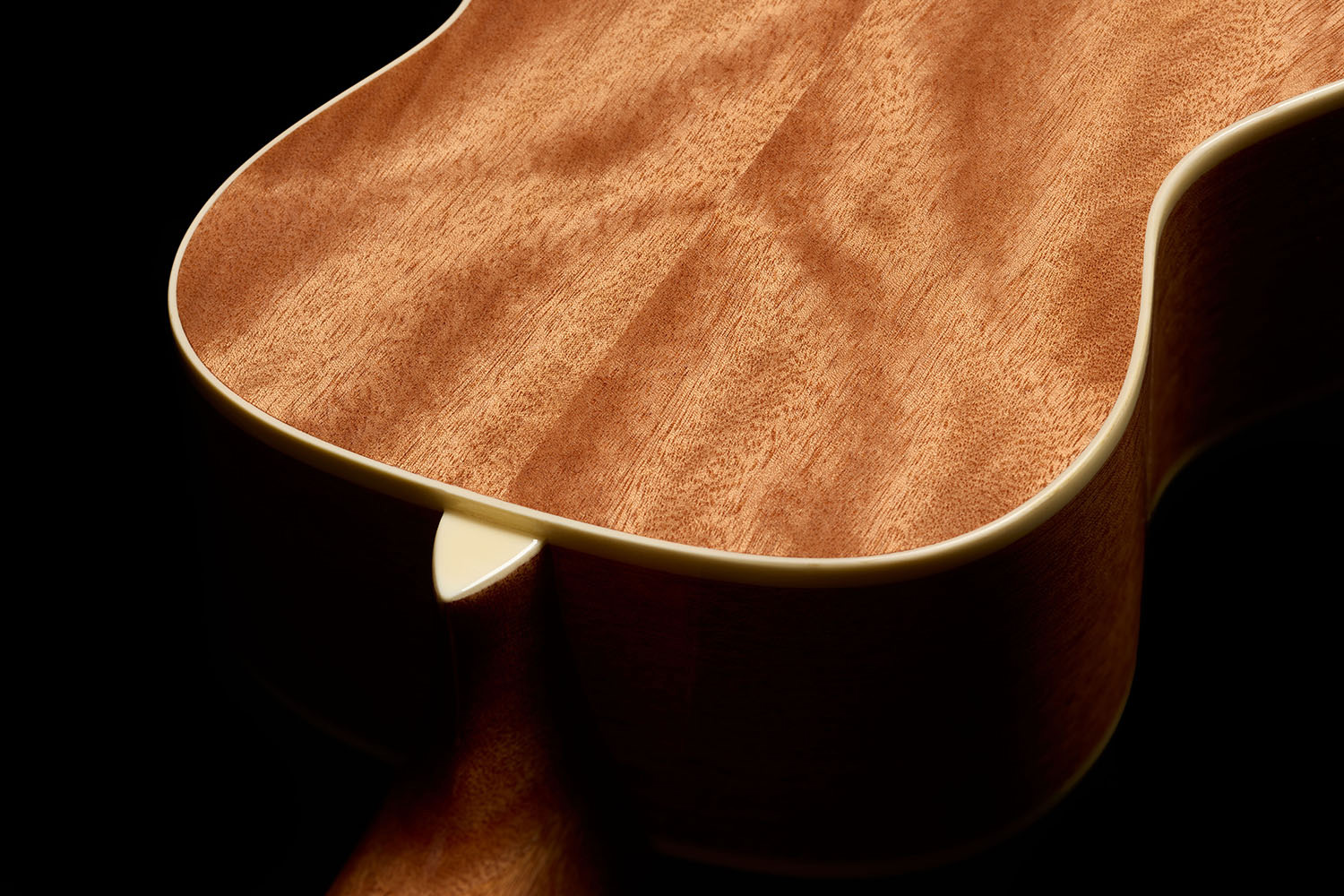 View of the heel and back of the Córdoba 15C Catalonia Green ukulele